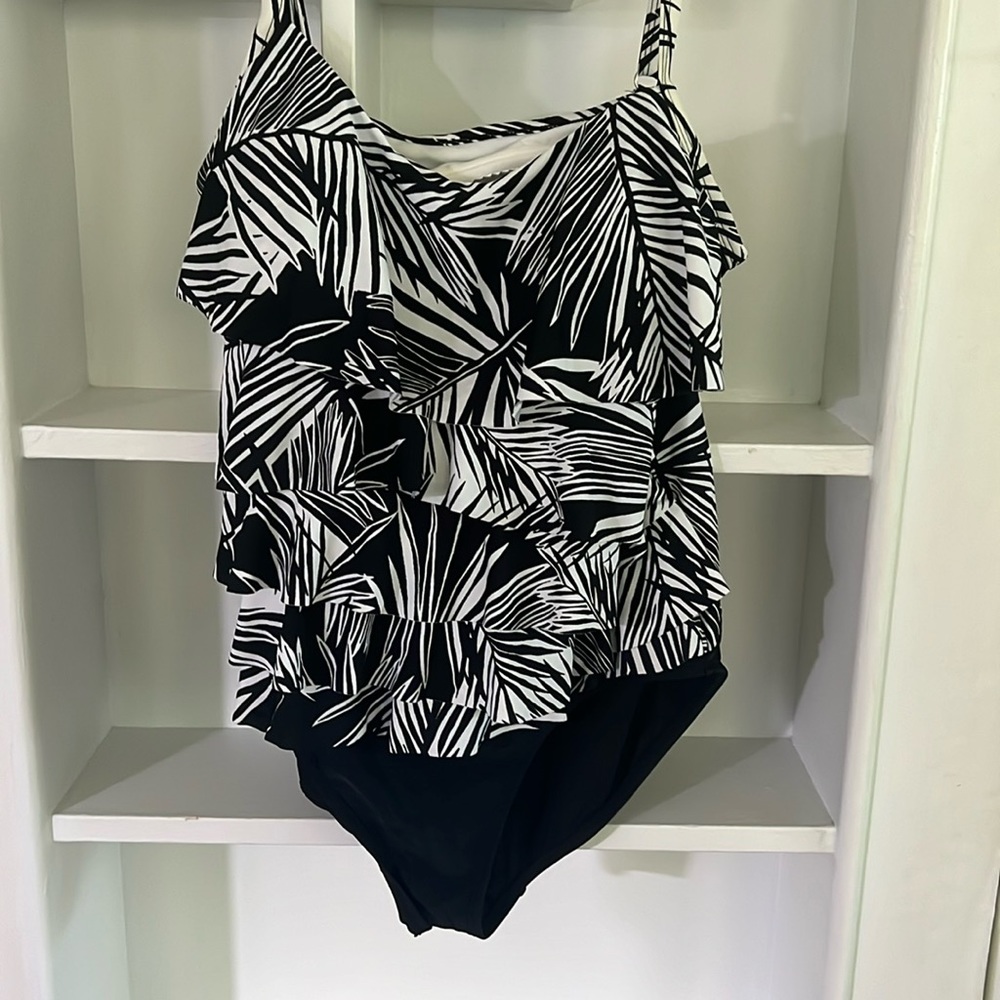 Once piece tropical black and white bathing suit